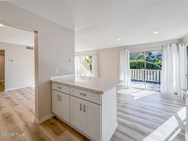 bLiving Kitchen and Dining10
