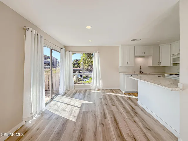 bLiving Kitchen and Dining3