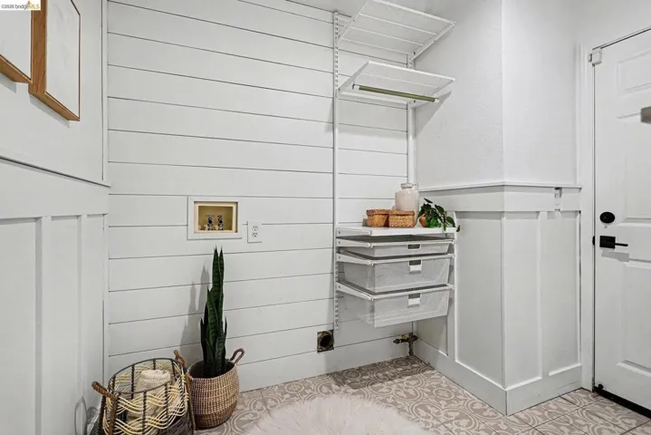 Laundry room with washer hookup