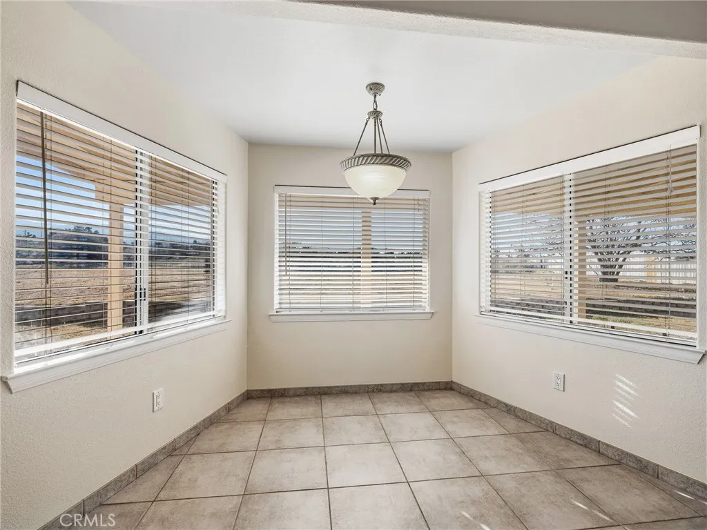 9550 Riggins, Phelan, California 92371 home-pic-15