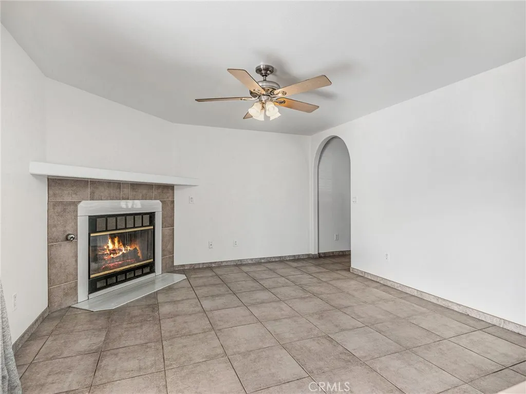 9550 Riggins, Phelan, California 92371 home-pic-10