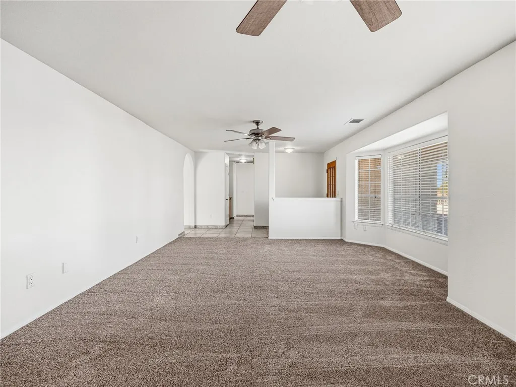 9550 Riggins, Phelan, California 92371 home-pic-4