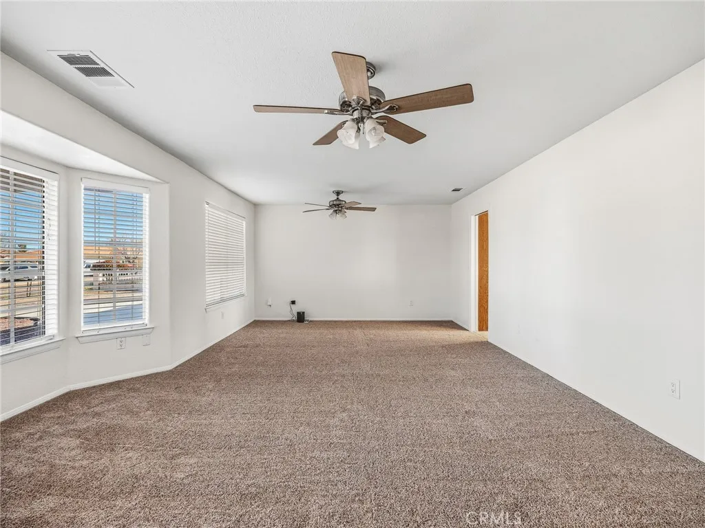 9550 Riggins, Phelan, California 92371 home-pic-3