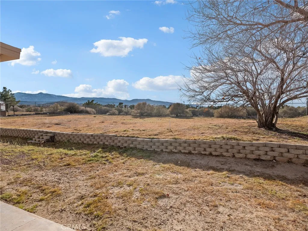 9550 Riggins, Phelan, California 92371 home-pic-33