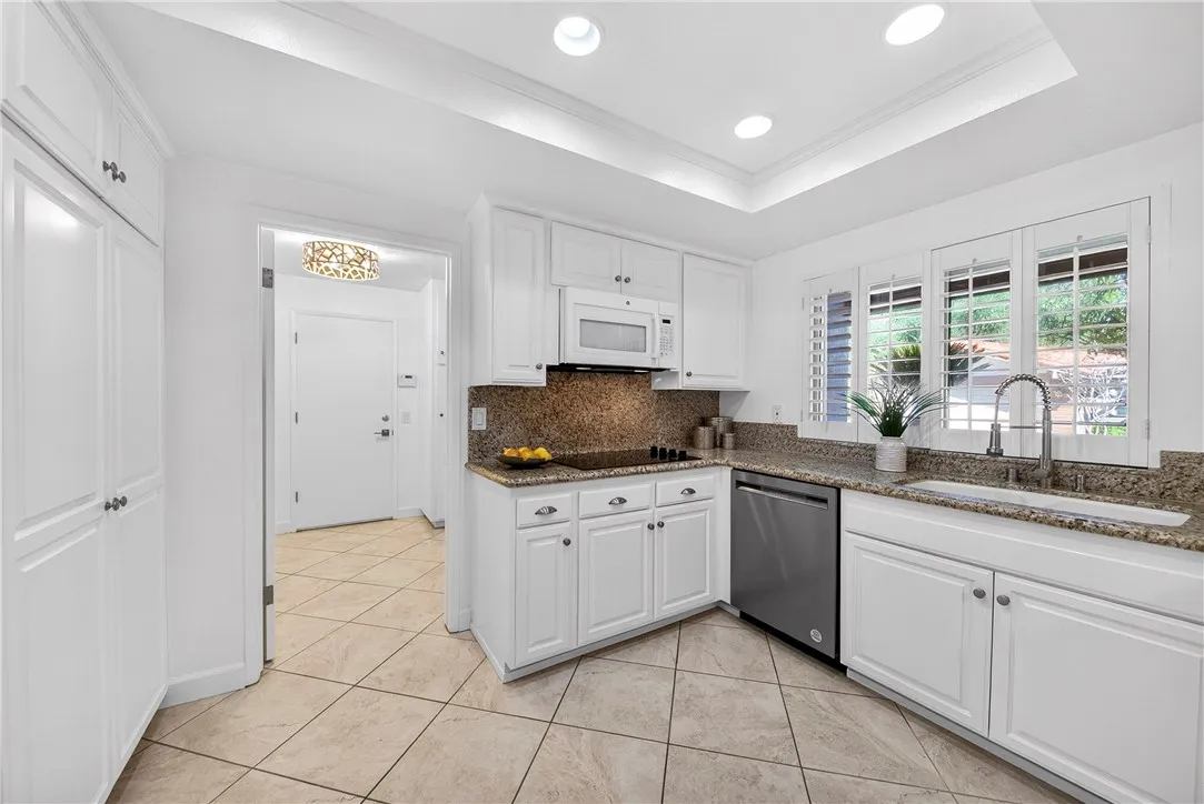680 Via Zapata, Riverside, California 92507 home-pic-20