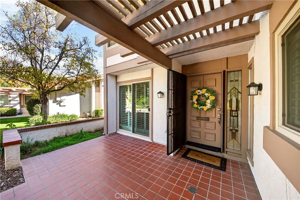 680 Via Zapata, Riverside, California 92507 home-pic-8