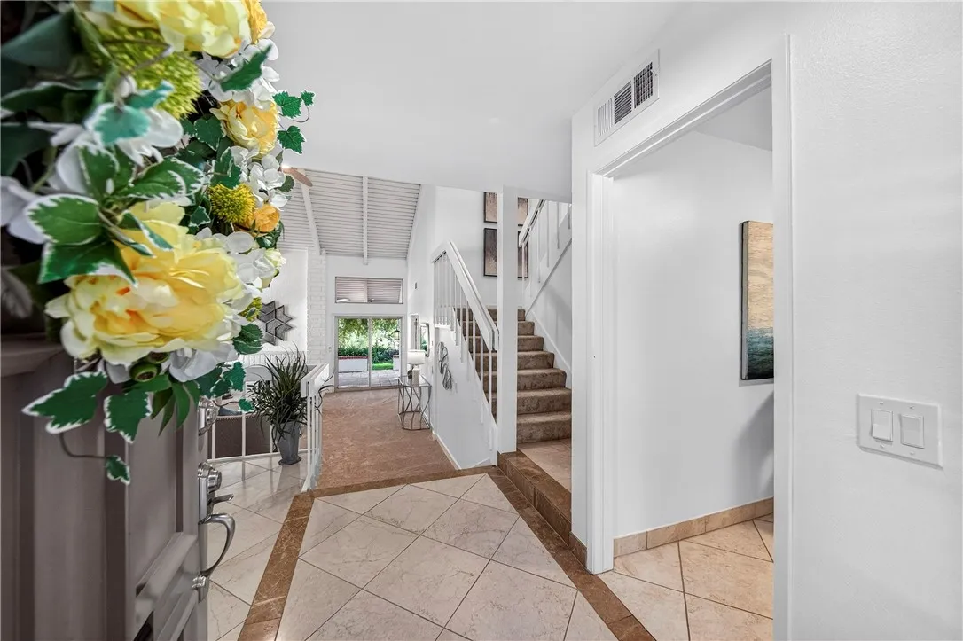 680 Via Zapata, Riverside, California 92507 home-pic-9