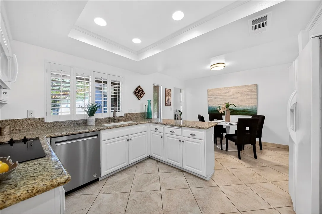 680 Via Zapata, Riverside, California 92507 home-pic-17