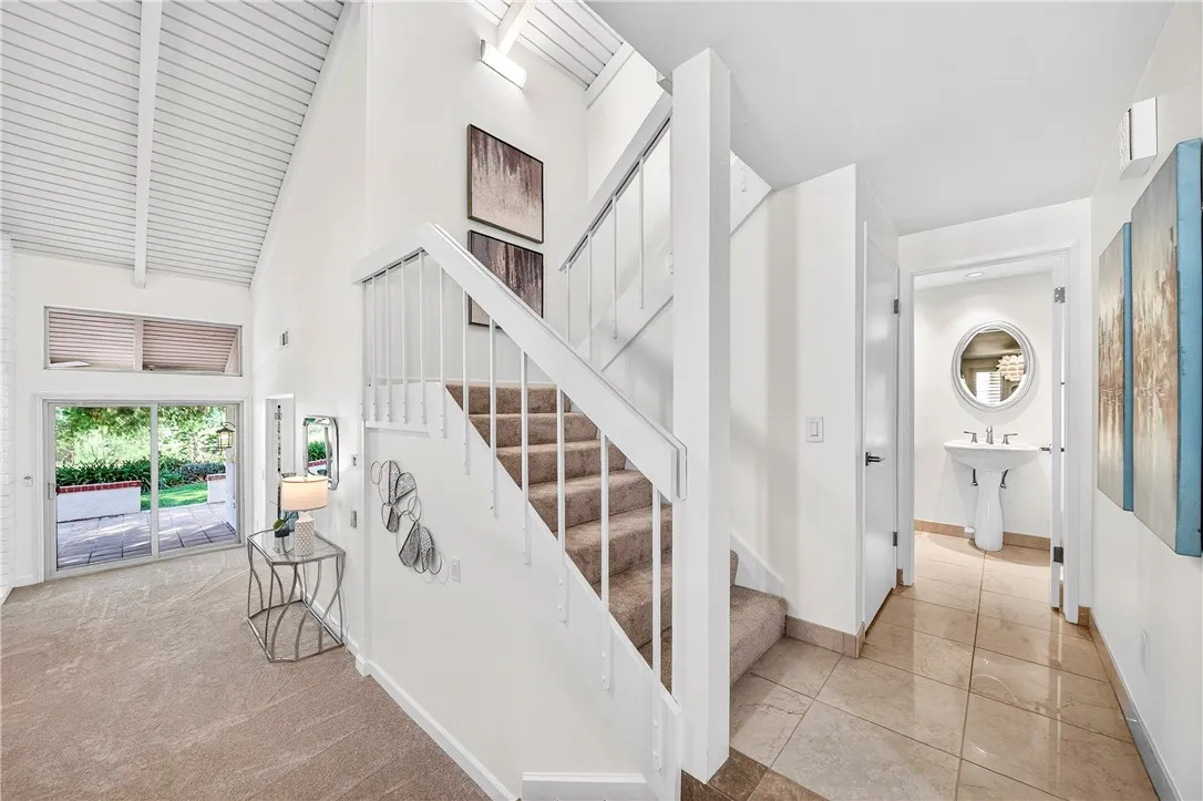 680 Via Zapata, Riverside, California 92507 home-pic-26