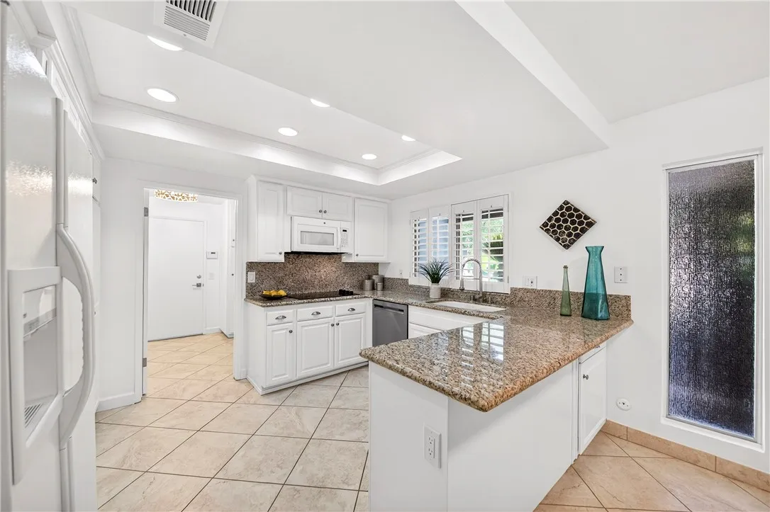 680 Via Zapata, Riverside, California 92507 home-pic-16
