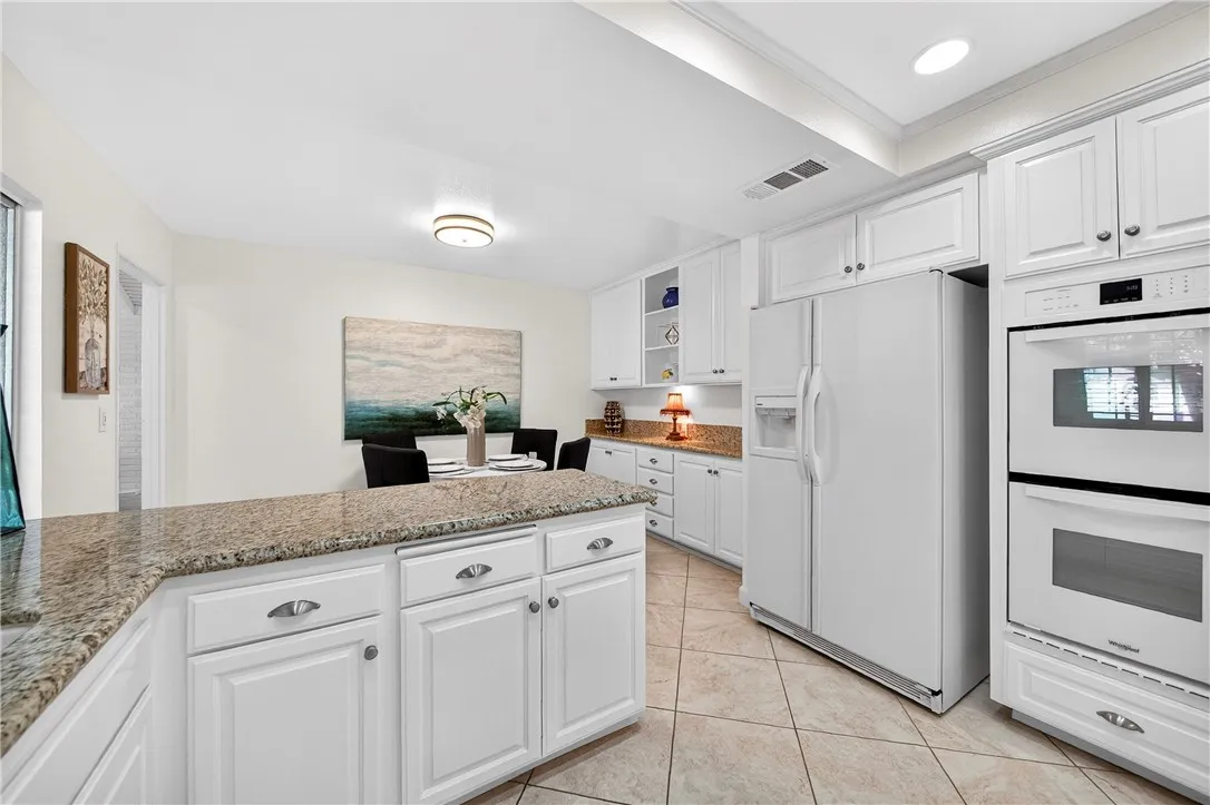 680 Via Zapata, Riverside, California 92507 home-pic-19