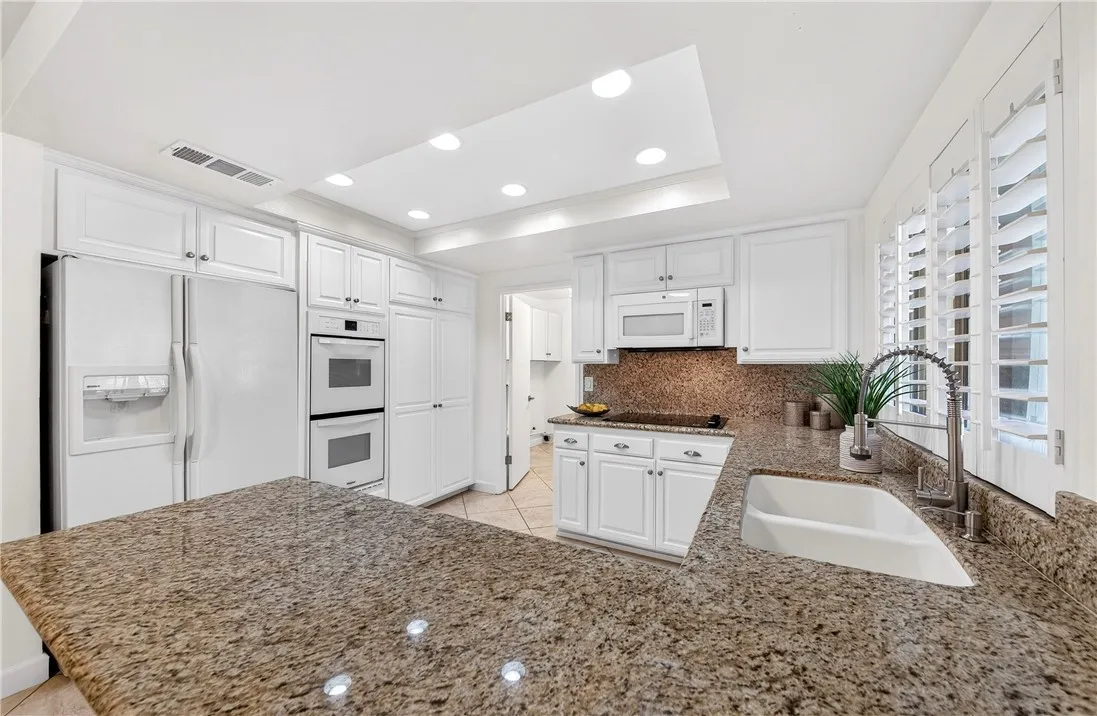 680 Via Zapata, Riverside, California 92507 home-pic-14