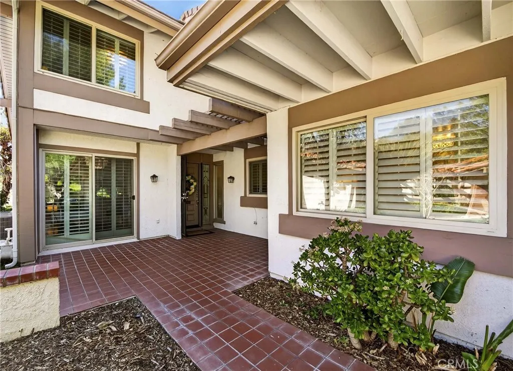 680 Via Zapata, Riverside, California 92507 home-pic-7