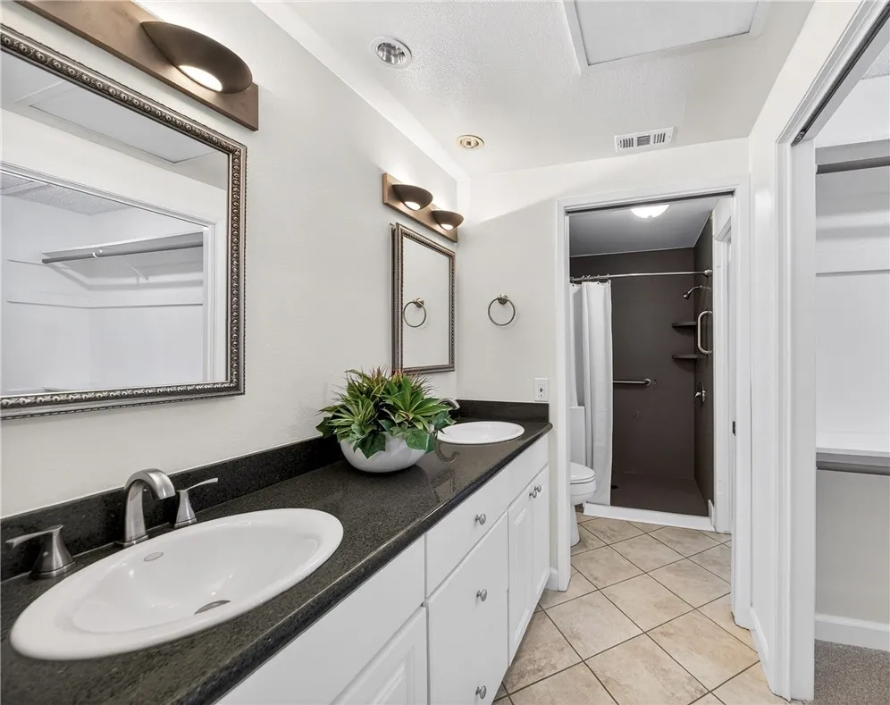 680 Via Zapata, Riverside, California 92507 home-pic-37