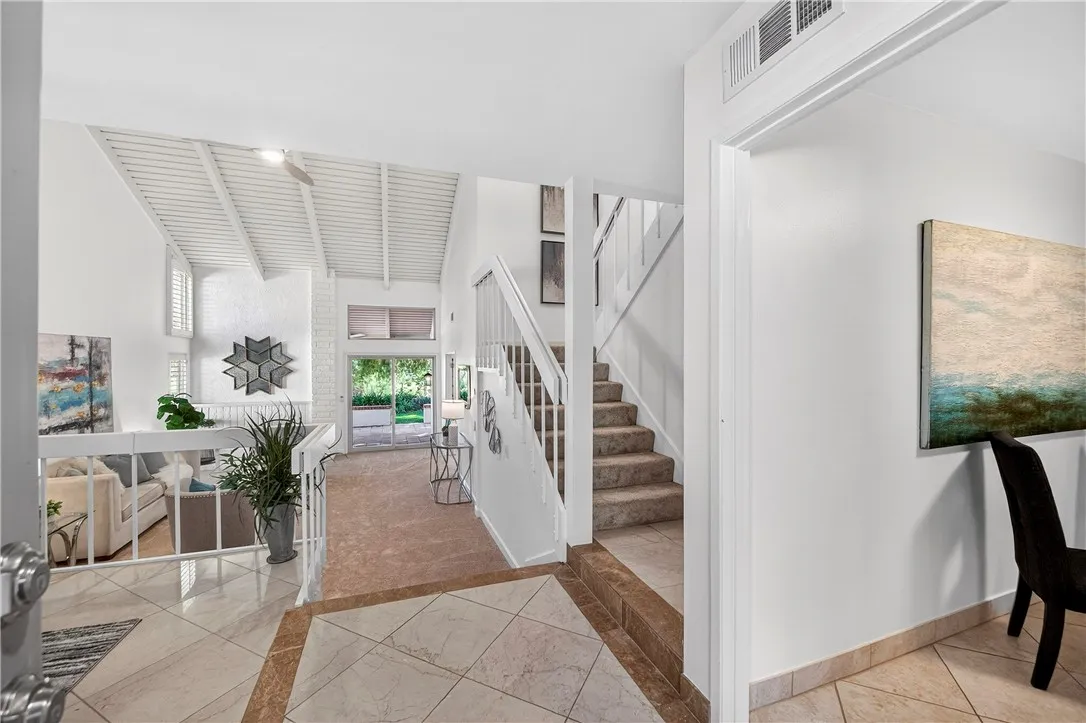 680 Via Zapata, Riverside, California 92507 home-pic-10