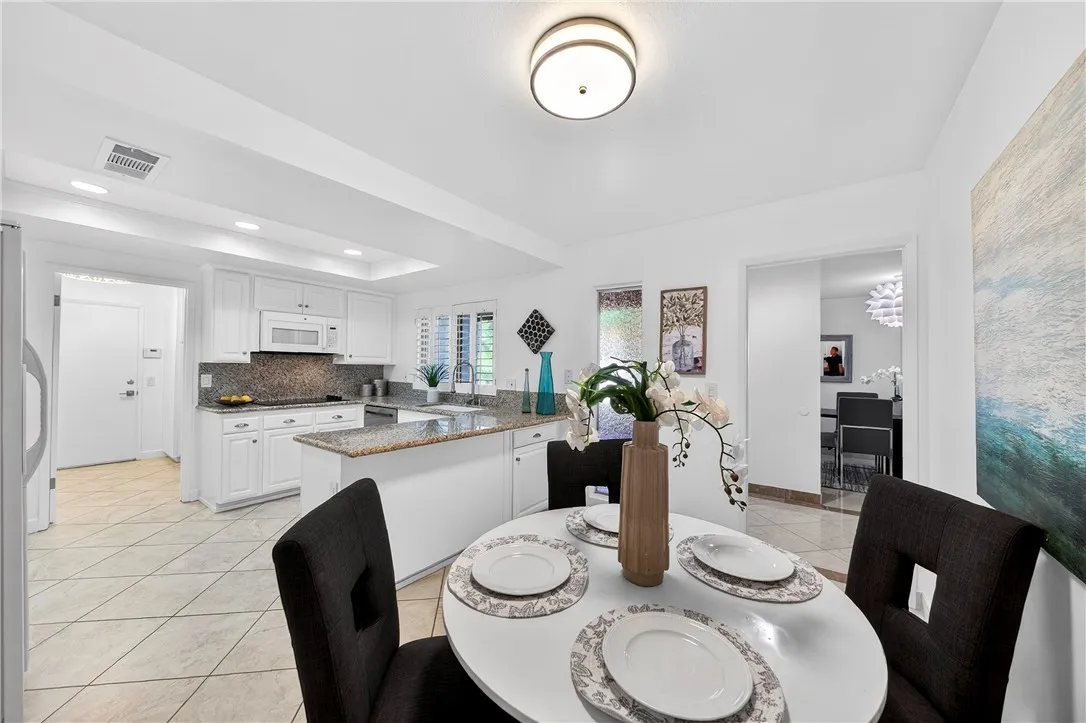 680 Via Zapata, Riverside, California 92507 home-pic-15