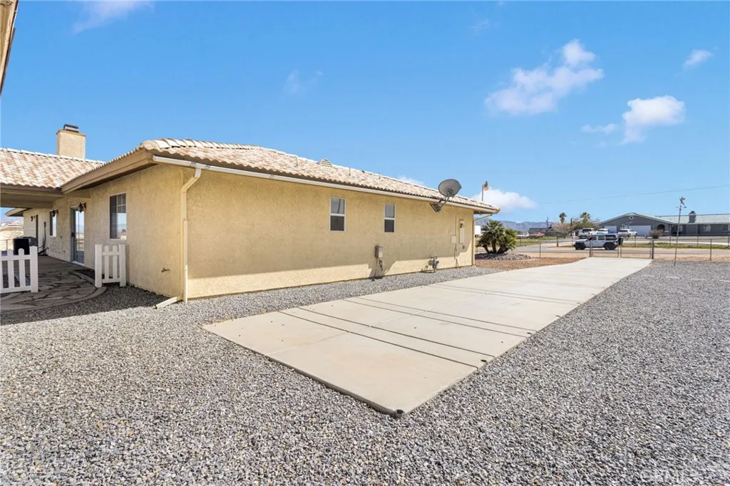17814 Mesa Street, Hesperia, California 92345 home-pic-24