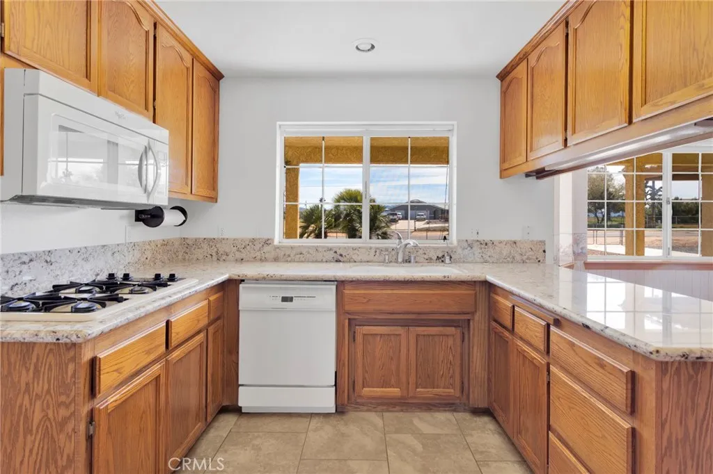 17814 Mesa Street, Hesperia, California 92345 home-pic-7