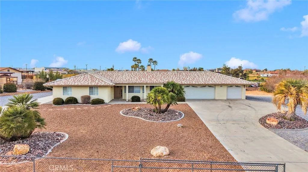 17814 Mesa Street, Hesperia, California 92345 home-pic-1