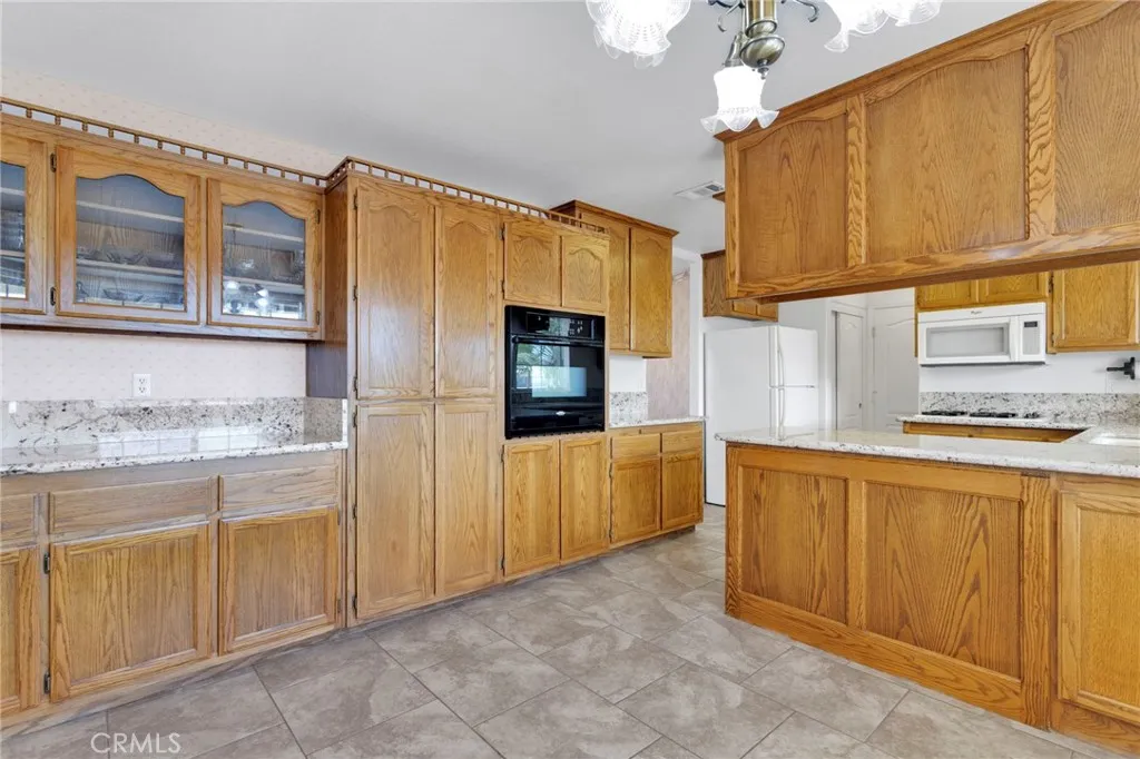 17814 Mesa Street, Hesperia, California 92345 home-pic-10