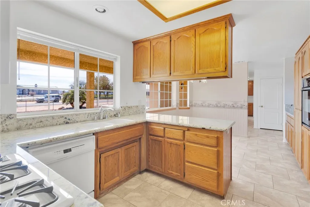 17814 Mesa Street, Hesperia, California 92345 home-pic-8