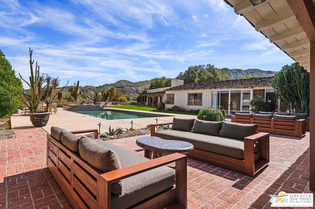 1850 Smoke Tree Lane, Palm Springs, California 92264 home-pic-17