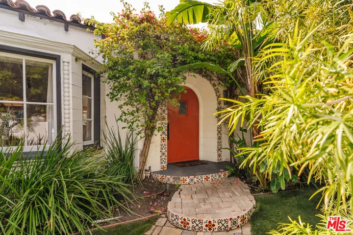 8260 Oakwood Avenue, Los Angeles, California 90048