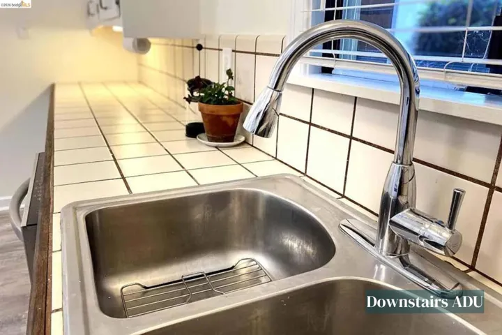 Downstairs Unit - Kitchen