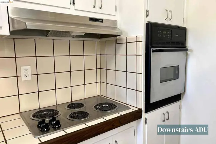 Downstairs Unit - Kitchen