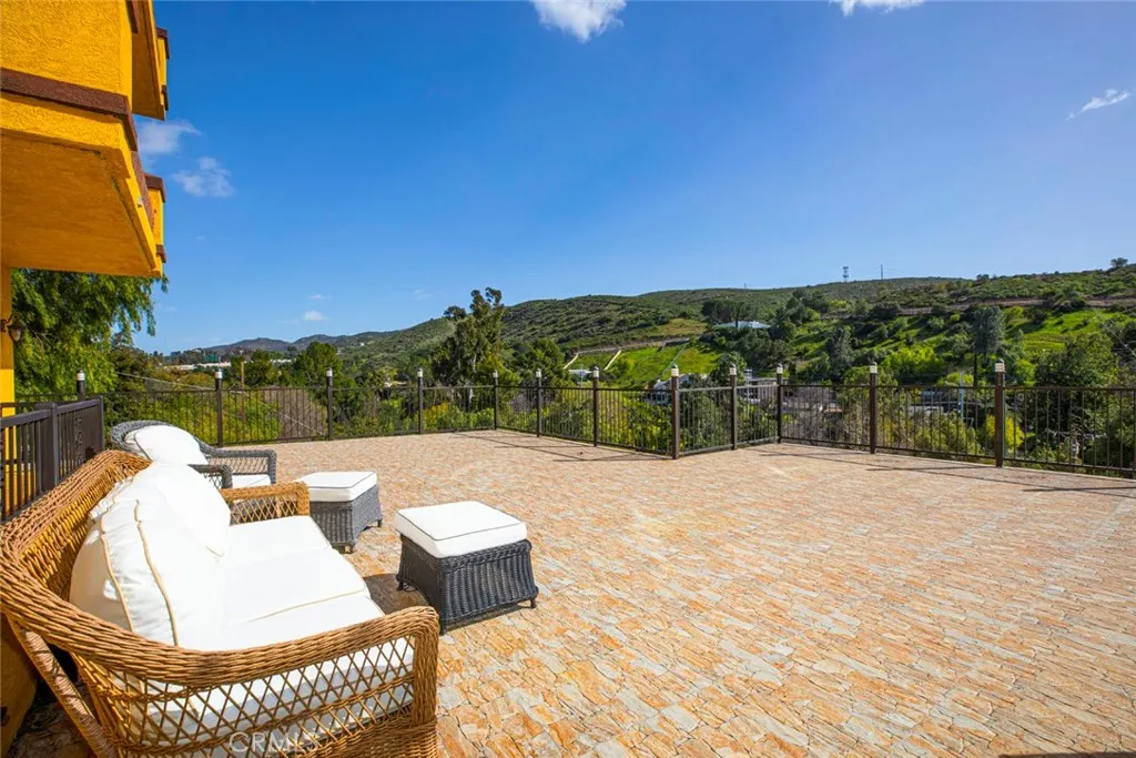 9336 Wayside Drive, Sunland, California 91040 home-pic-11