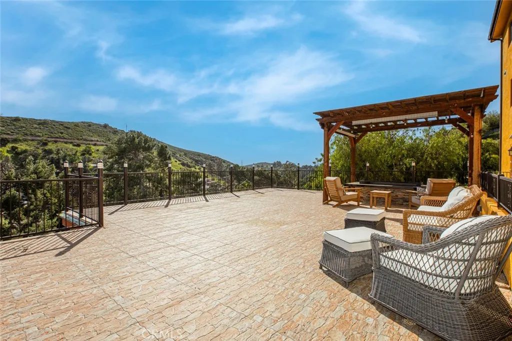 9336 Wayside Drive, Sunland, California 91040 home-pic-12