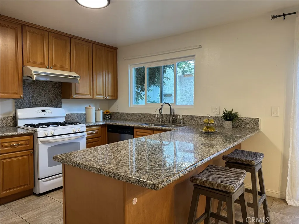 1115 E Truman, West Covina, California 91790 home-pic-4