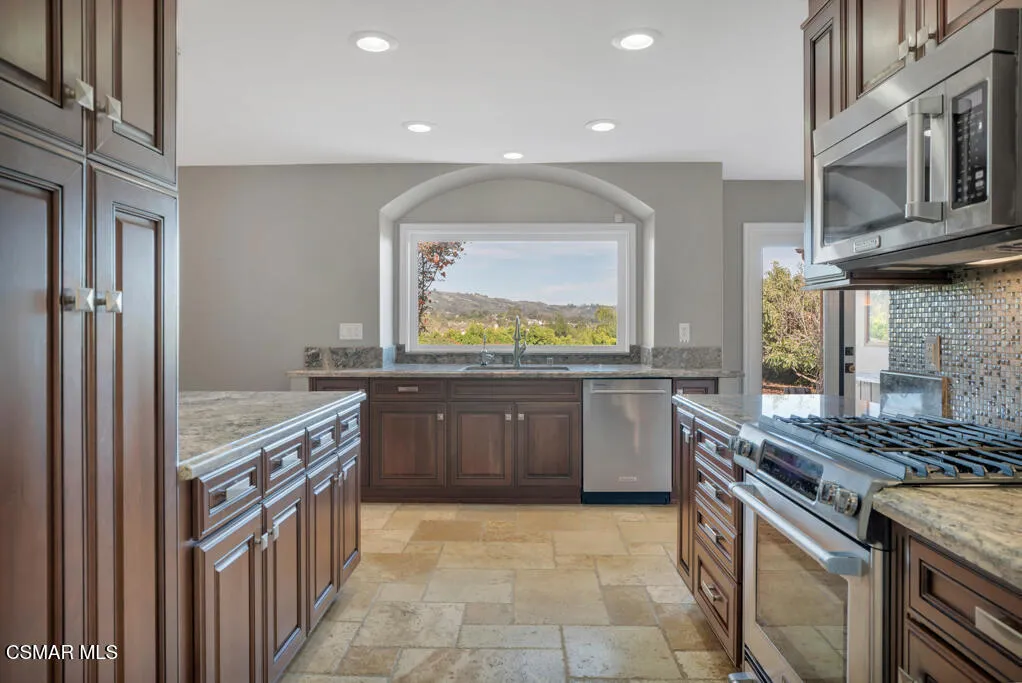 1660 San Rafael Way, Camarillo, California 93012 home-pic-17