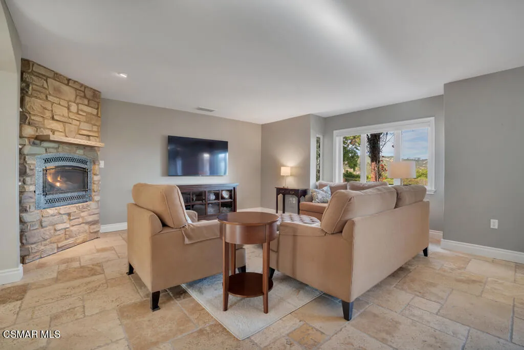 1660 San Rafael Way, Camarillo, California 93012 home-pic-14