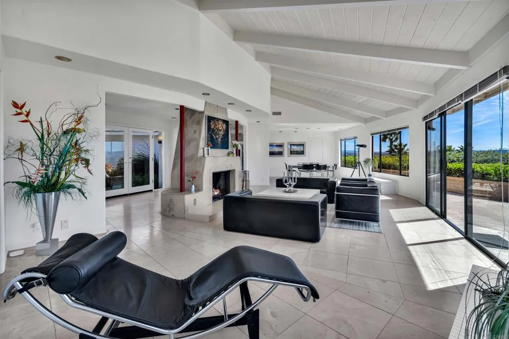 4594 Vista De La Patria, Del Mar, California 92014 home-pic-11