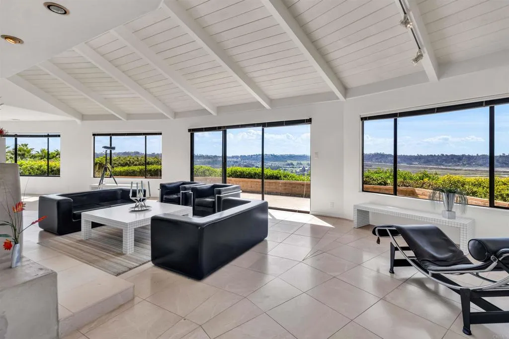 4594 Vista De La Patria, Del Mar, California 92014 home-pic-3