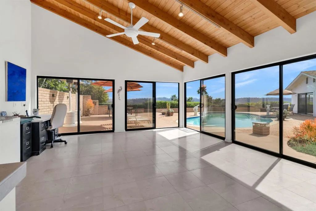 4594 Vista De La Patria, Del Mar, California 92014 home-pic-35