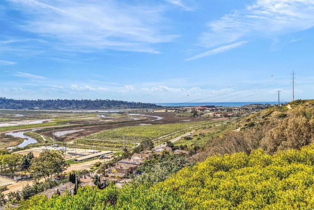 4594 Vista De La Patria, Del Mar, California 92014 home-pic-2