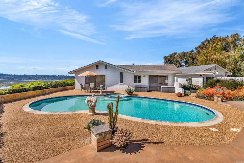 4594 Vista De La Patria, Del Mar, California 92014 home-pic-31
