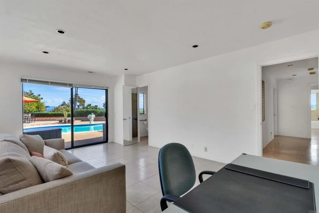 4594 Vista De La Patria, Del Mar, California 92014 home-pic-26