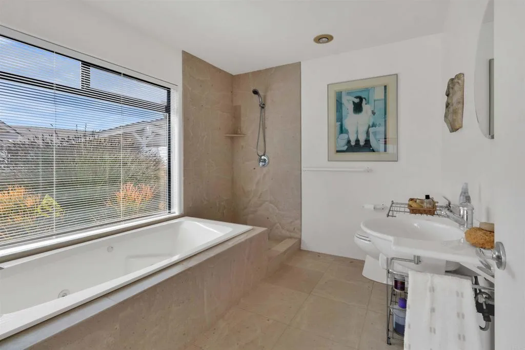 4594 Vista De La Patria, Del Mar, California 92014 home-pic-36