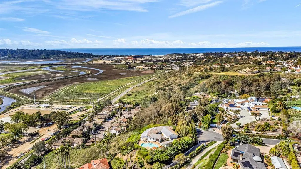 4594 Vista De La Patria, Del Mar, California 92014 home-pic-27