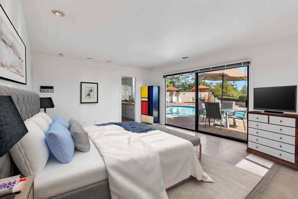 4594 Vista De La Patria, Del Mar, California 92014 home-pic-22