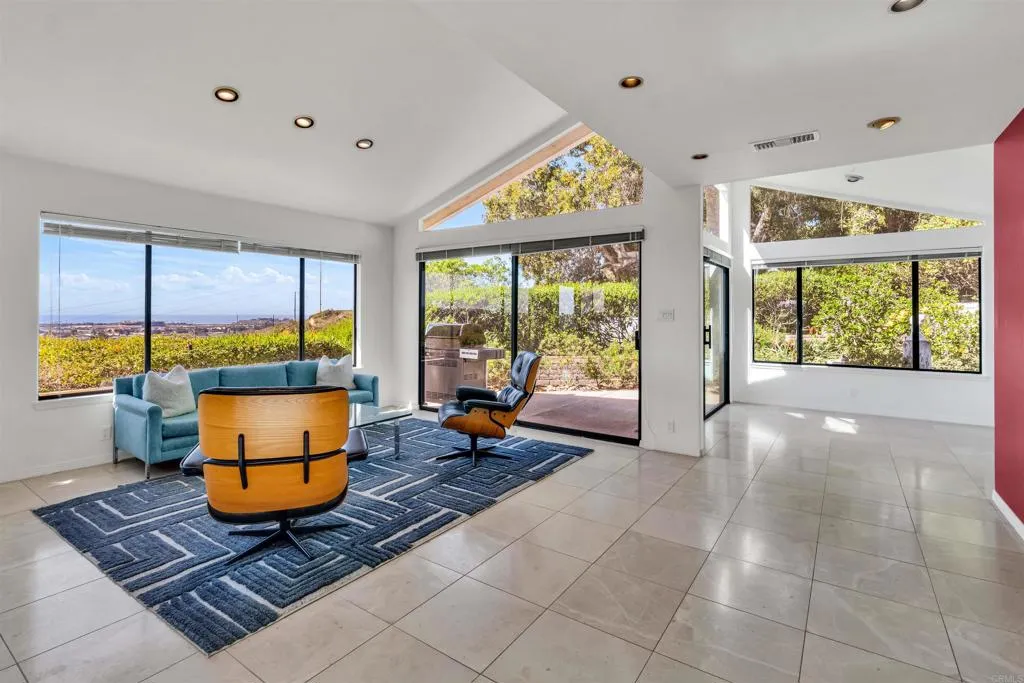 4594 Vista De La Patria, Del Mar, California 92014 home-pic-20