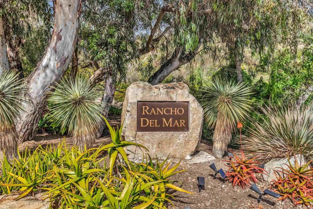 4594 Vista De La Patria, Del Mar, California 92014 home-pic-37