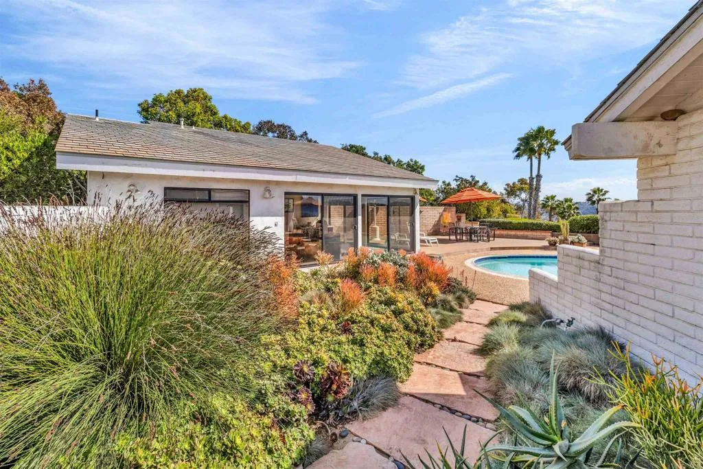 4594 Vista De La Patria, Del Mar, California 92014 home-pic-33