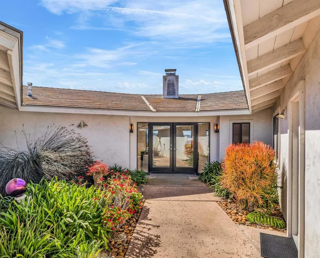 4594 Vista De La Patria, Del Mar, California 92014 home-pic-9