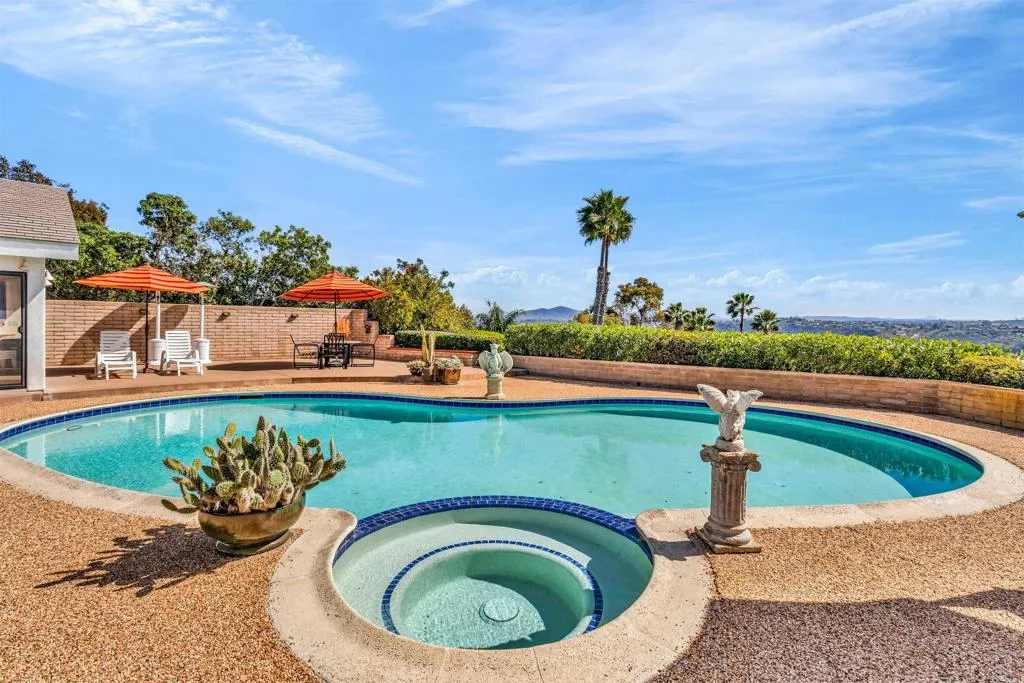 4594 Vista De La Patria, Del Mar, California 92014 home-pic-32