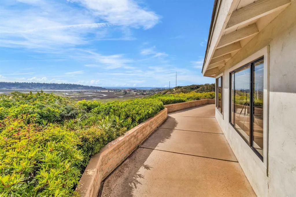 4594 Vista De La Patria, Del Mar, California 92014 home-pic-4