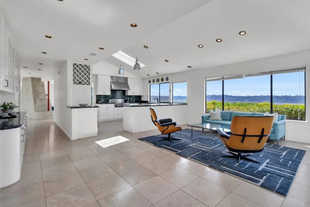 4594 Vista De La Patria, Del Mar, California 92014 home-pic-19